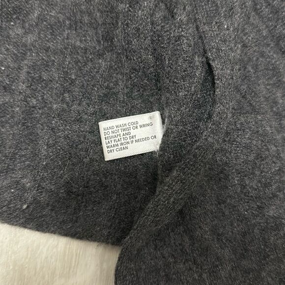 White and Warren Small Cableknit cashmere cardigan. - Picture 2 of 5